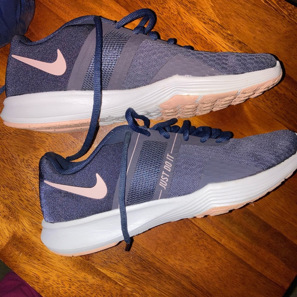 Nike shoes 5.5